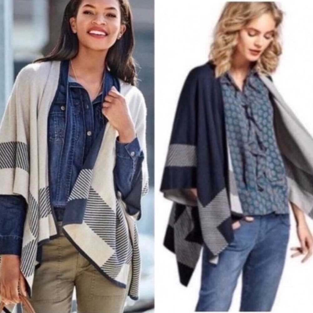 CAbi Reversible Poncho in Med/Large, Navy and Khaki